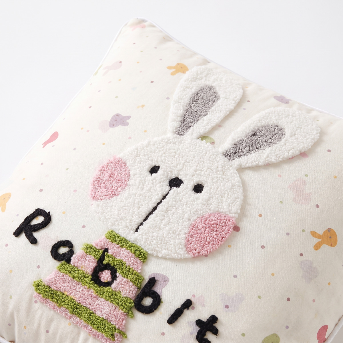 Dětská přikrývka 2 v 1, která se promění v polštář – Králíček «Rabbit» – detail